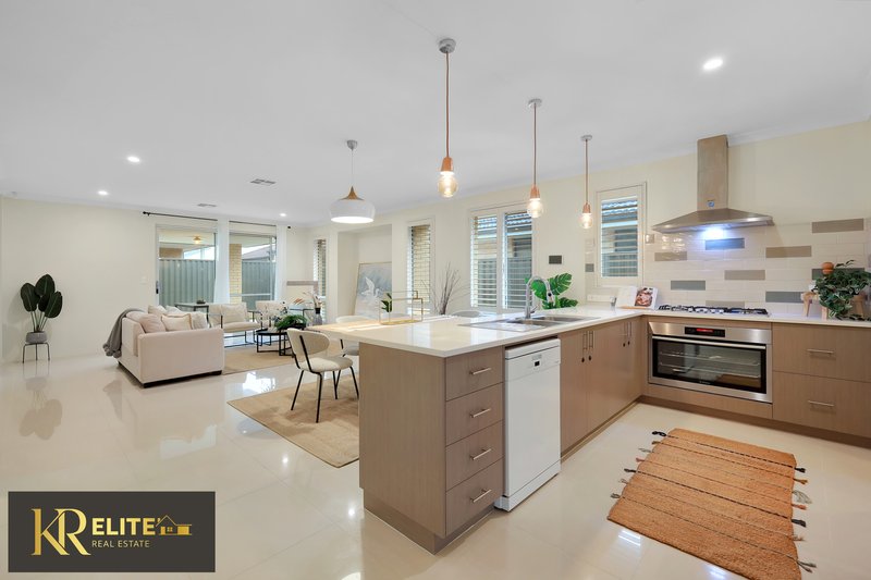 Photo - 68 Sunstone Boulevard, Treeby WA 6164 - Image 6