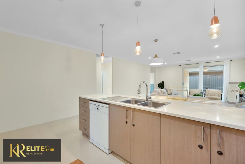 Photo - 68 Sunstone Boulevard, Treeby WA 6164 - Image 7