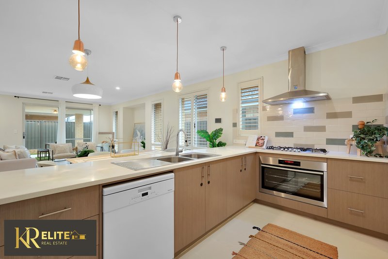 Photo - 68 Sunstone Boulevard, Treeby WA 6164 - Image 8