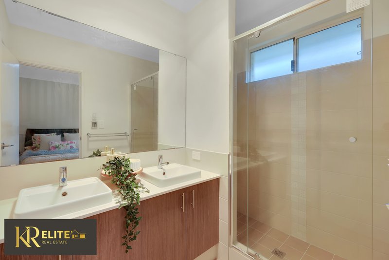 Photo - 68 Sunstone Boulevard, Treeby WA 6164 - Image 12