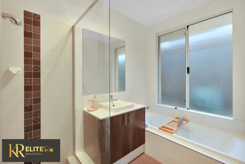 Photo - 68 Sunstone Boulevard, Treeby WA 6164 - Image 18