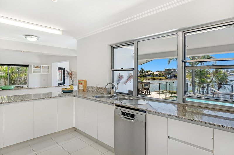 Photo - 68 Waitomo Street, Broadbeach Waters QLD 4218 - Image 9