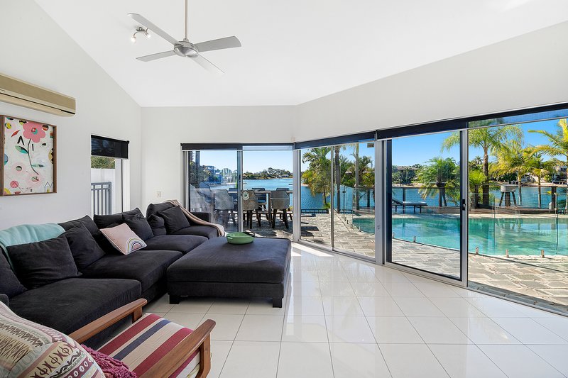 Photo - 68 Waitomo Street, Broadbeach Waters QLD 4218 - Image 11