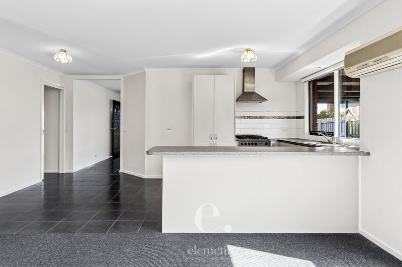 Photo - 68 Wingarra Drive, Grovedale VIC 3216 - Image 4