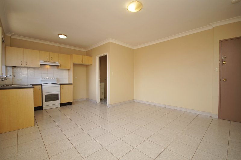 Photo - 6/88 Northumberland Road, Auburn NSW 2144 - Image 4