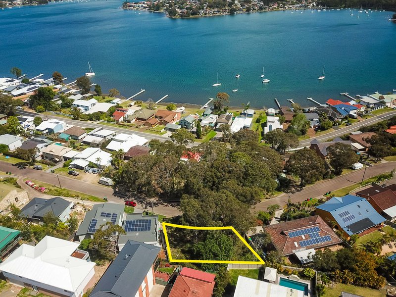 69 Alkrington Avenue, Fishing Point NSW 2283