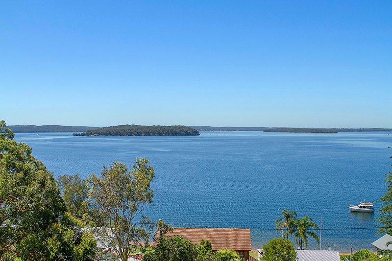 69 Beach Road, Wangi Wangi NSW 2267