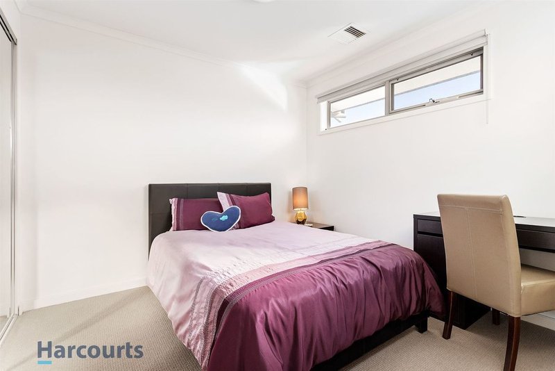 Photo - 69 Bloom Avenue, Wantirna South VIC 3152 - Image 7