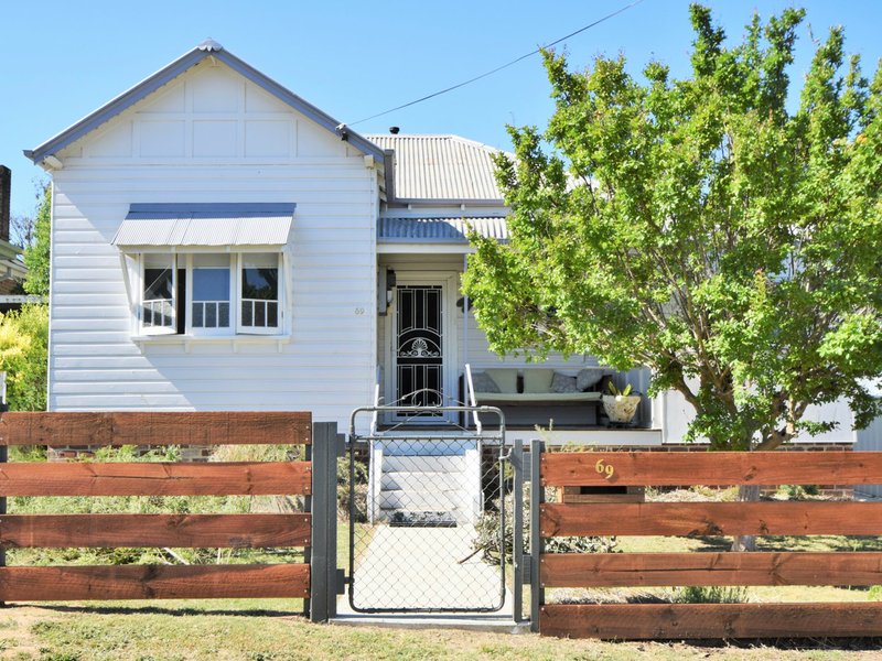 69 Brock Street, Young NSW 2594