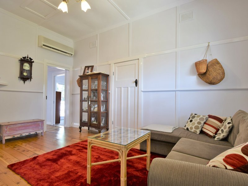 Photo - 69 Brock Street, Young NSW 2594 - Image 4