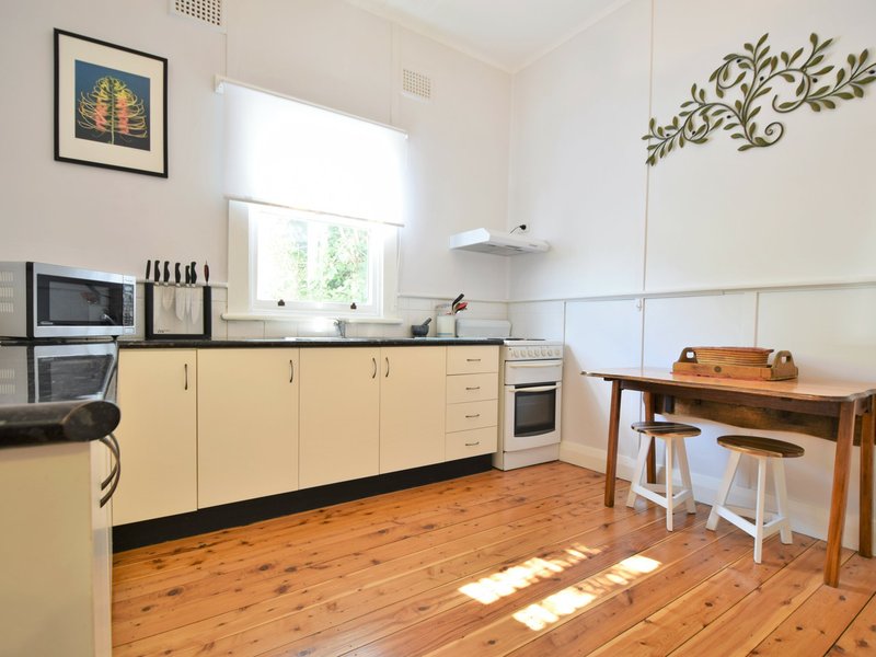 Photo - 69 Brock Street, Young NSW 2594 - Image 6