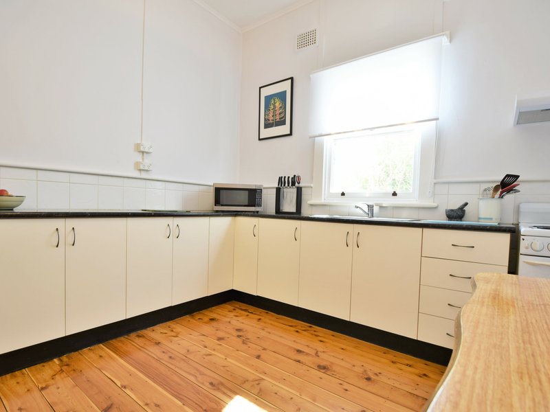 Photo - 69 Brock Street, Young NSW 2594 - Image 7