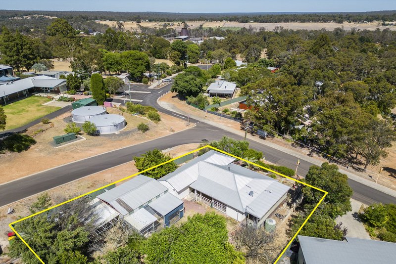 Photo - 69 Carey Street, Nannup WA 6275 - Image 14