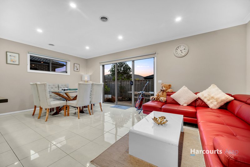 Photo - 69 Clydevale Avenue, Clyde North VIC 3978 - Image 9