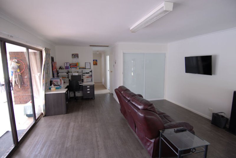 Photo - 69 Cooinda Lane, Deniliquin NSW 2710 - Image 7