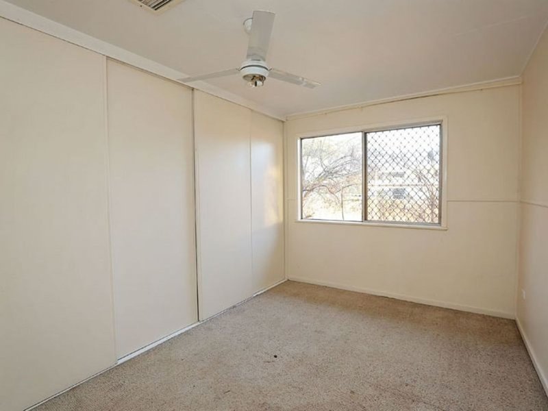 Photo - 69 Darling Crescent, Mount Isa QLD 4825 - Image 6