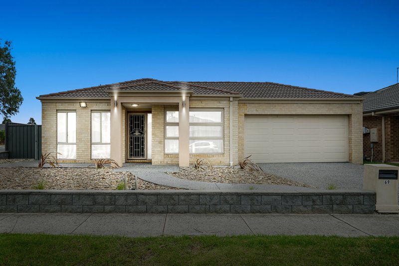 69 Datura Avenue, Cranbourne North VIC 3977