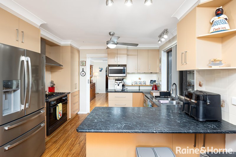 Photo - 69 Eldershaw Drive, Forest Hill NSW 2651 - Image 4