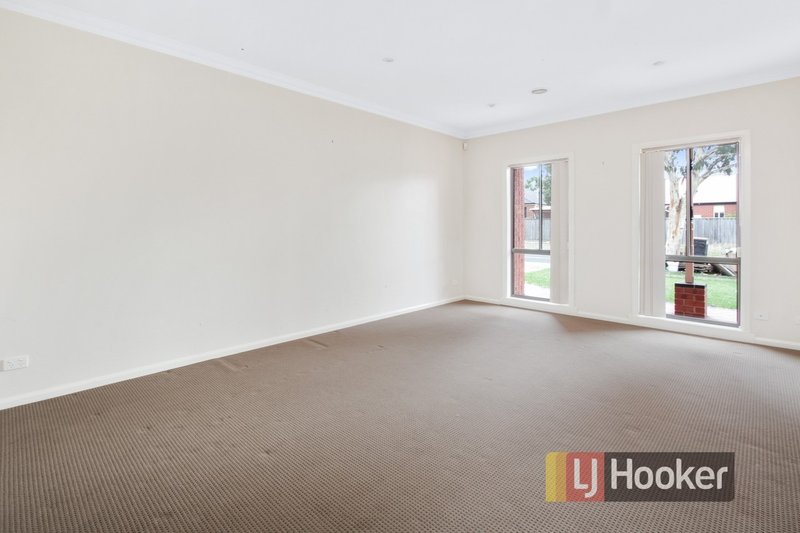 Photo - 69. Elliott Parade, Lynbrook VIC 3975 - Image 5