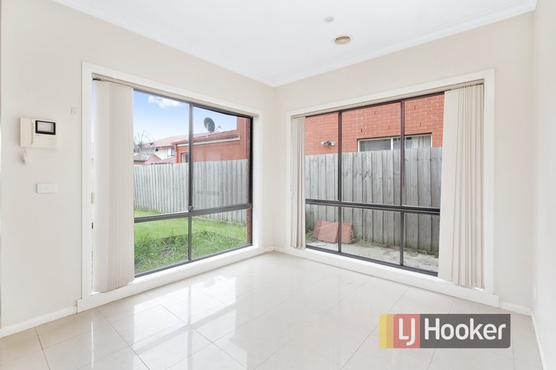 Photo - 69. Elliott Parade, Lynbrook VIC 3975 - Image 6