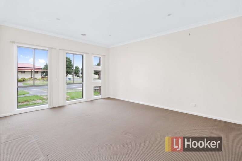 Photo - 69. Elliott Parade, Lynbrook VIC 3975 - Image 8