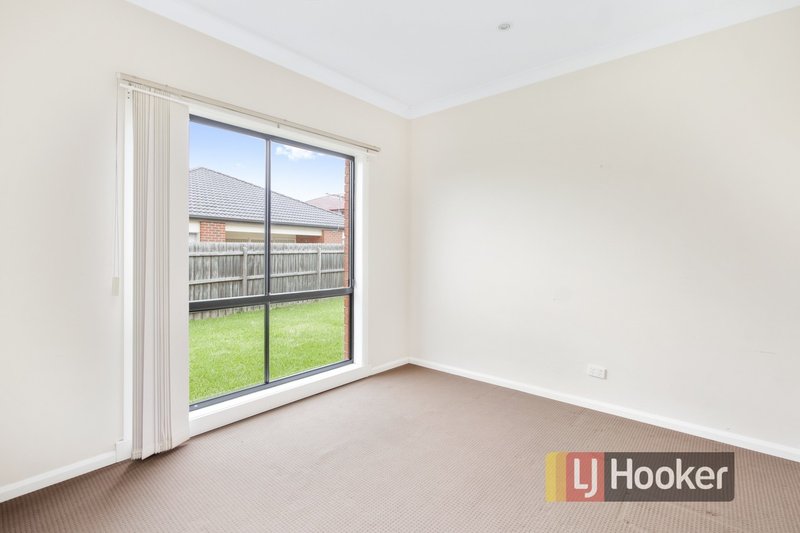 Photo - 69. Elliott Parade, Lynbrook VIC 3975 - Image 13