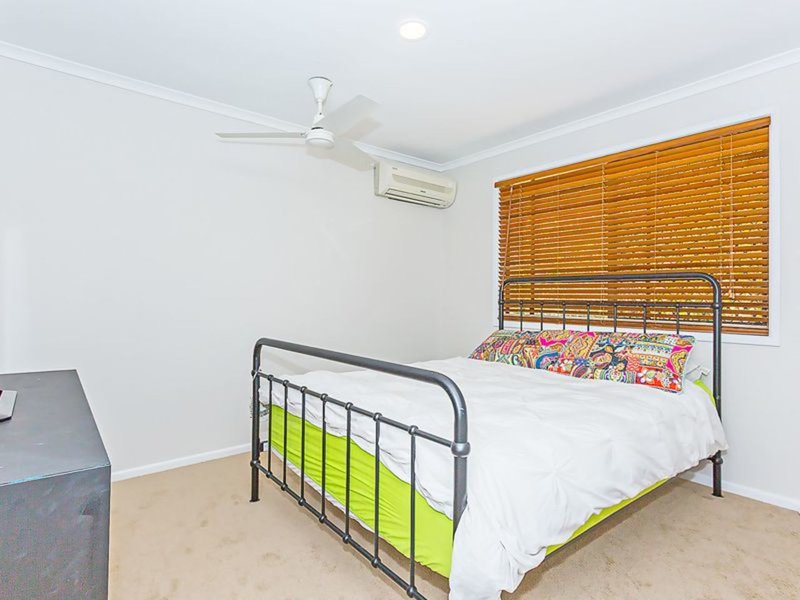 Photo - 69 Fedrick Street, Boronia Heights QLD 4124 - Image 16