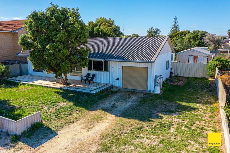 Photo - 69 Gingin Road, Lancelin WA 6044 - Image 2