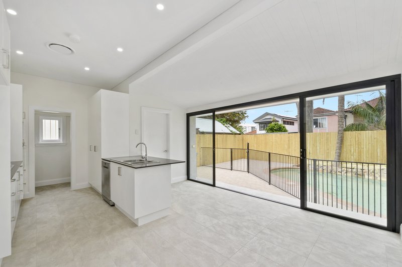 Photo - 69 Glenayr Avenue, North Bondi NSW 2026 - Image 4