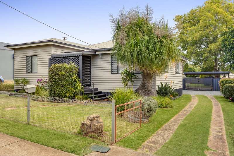 Photo - 69 Hillview Avenue, Newtown QLD 4350 - Image 13