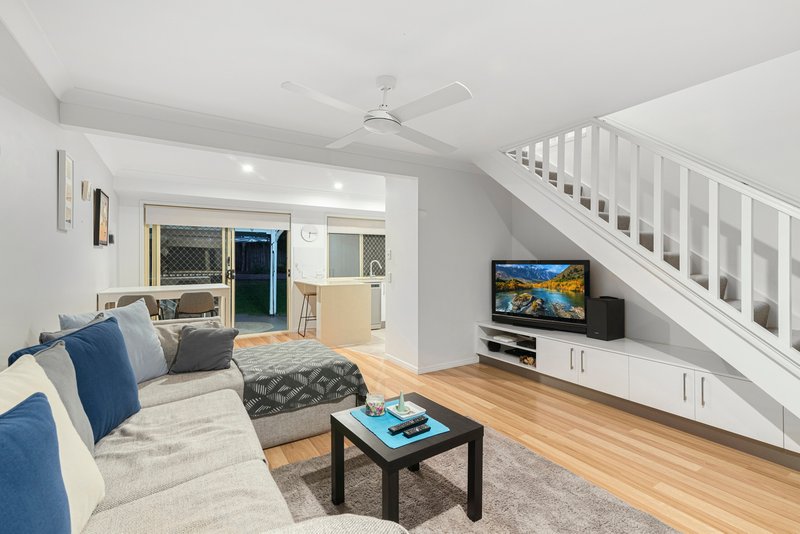 Photo - 6/9 Kingia Court, Burleigh Heads QLD 4220 - Image 4