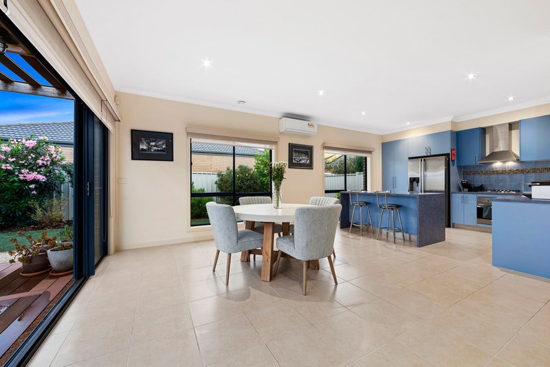 Photo - 69 Lawson Way, Caroline Springs VIC 3023 - Image 4