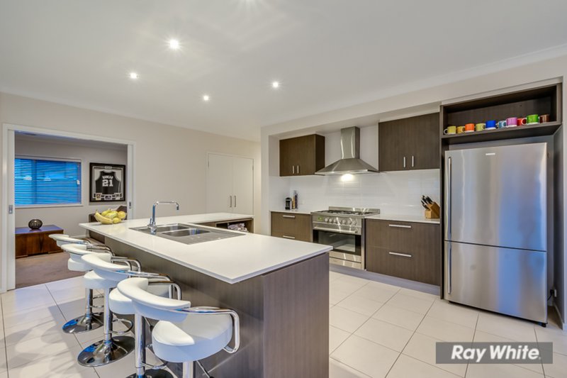 Photo - 69 Moorhen Blvd , Williams Landing VIC 3027 - Image 7