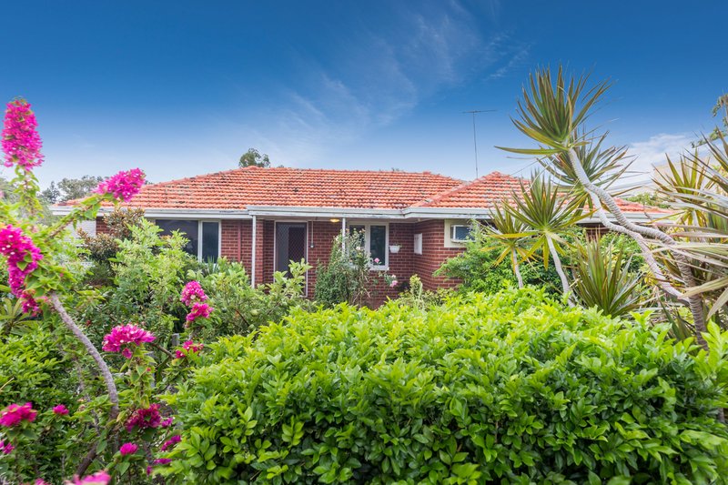 Photo - 69 Nanovich Avenue, Girrawheen WA 6064 - Image 7