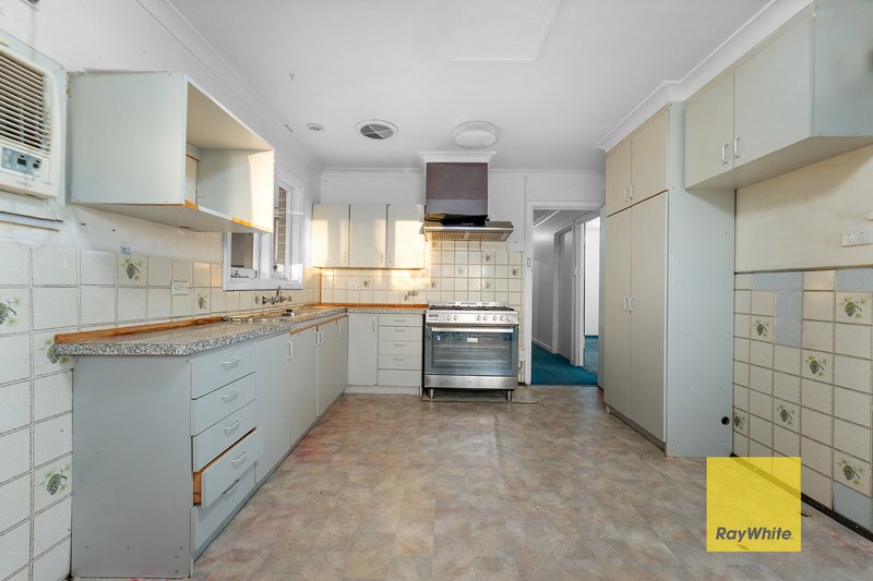 Photo - 69 Nanovich Avenue, Girrawheen WA 6064 - Image 5