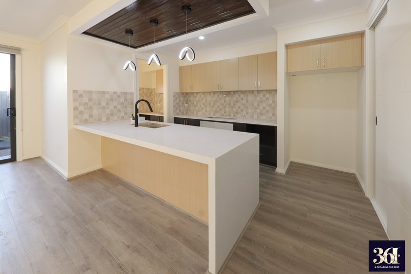 Photo - 69 Paradoxa Way, Tarneit VIC 3029 - Image 3