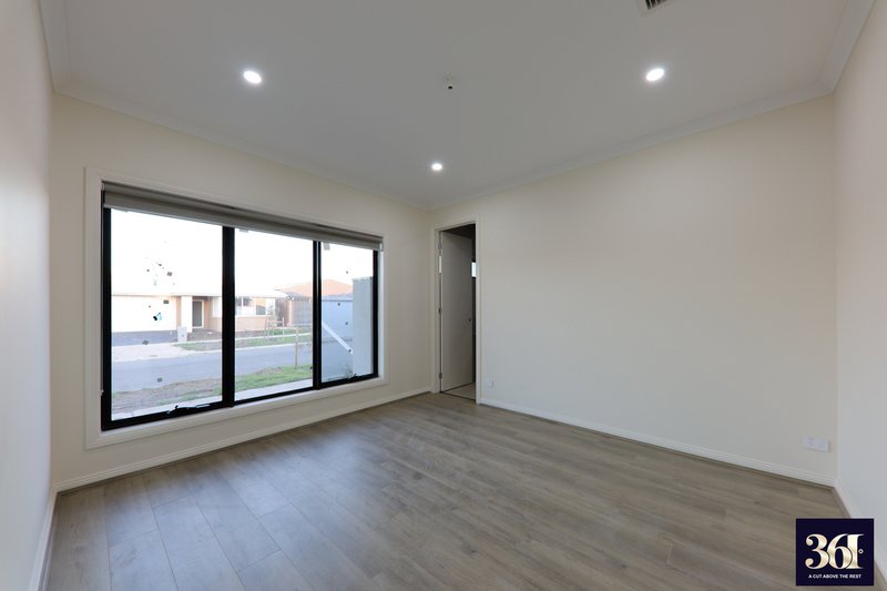 Photo - 69 Paradoxa Way, Tarneit VIC 3029 - Image 5