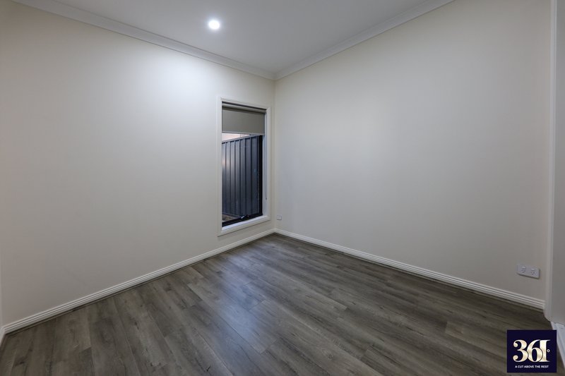 Photo - 69 Paradoxa Way, Tarneit VIC 3029 - Image 8