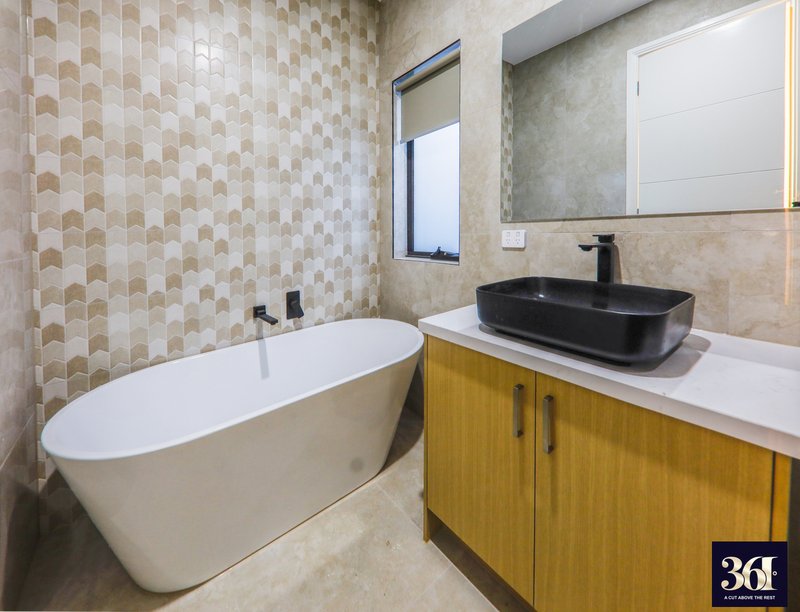 Photo - 69 Paradoxa Way, Tarneit VIC 3029 - Image 10