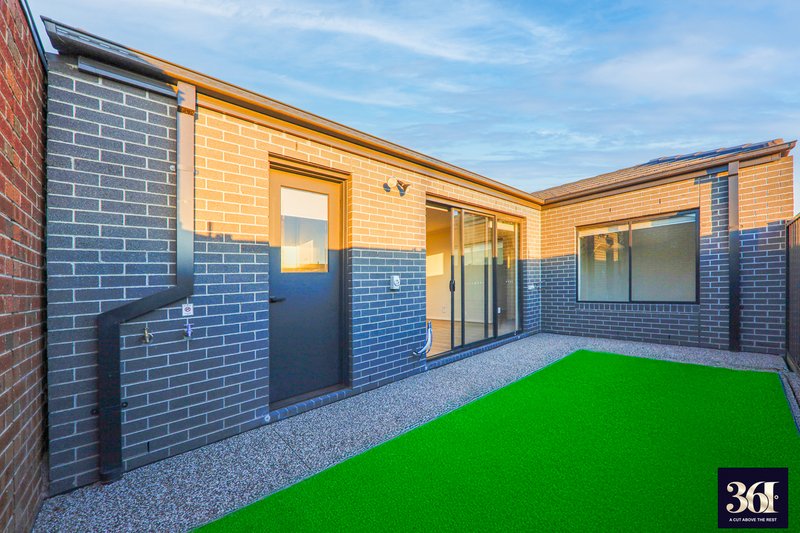 Photo - 69 Paradoxa Way, Tarneit VIC 3029 - Image 12