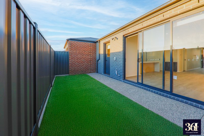 Photo - 69 Paradoxa Way, Tarneit VIC 3029 - Image 13