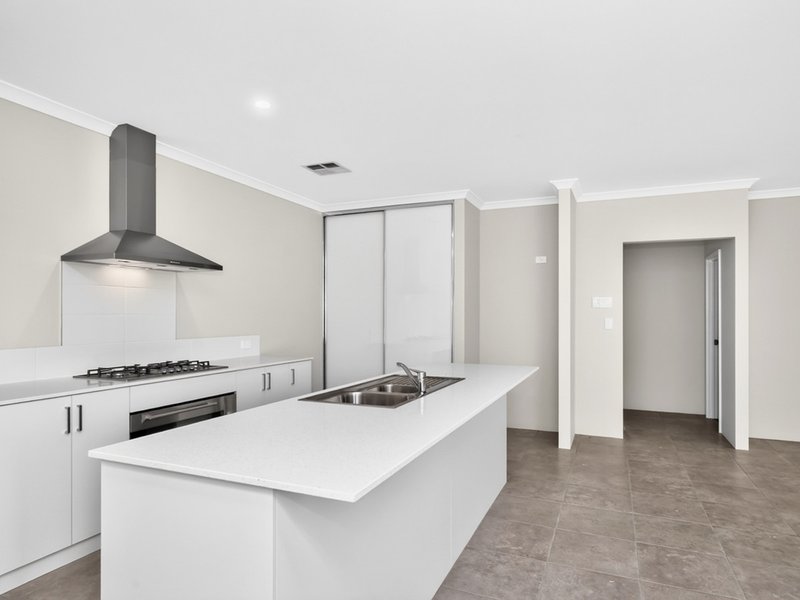 Photo - 69 Sangria Boulevard, Southern River WA 6110 - Image 3