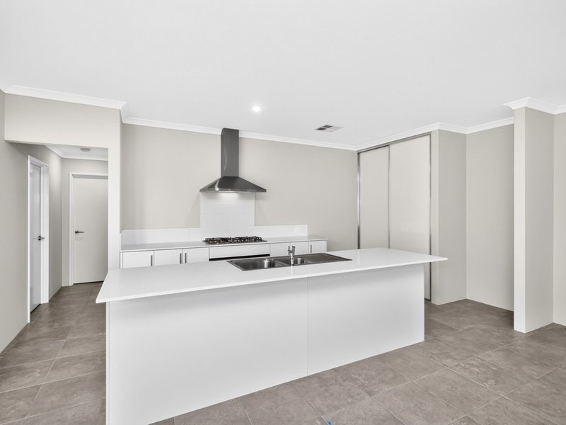 Photo - 69 Sangria Boulevard, Southern River WA 6110 - Image 4