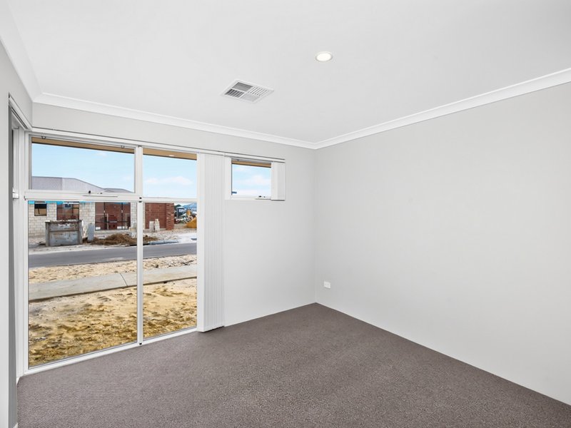 Photo - 69 Sangria Boulevard, Southern River WA 6110 - Image 7