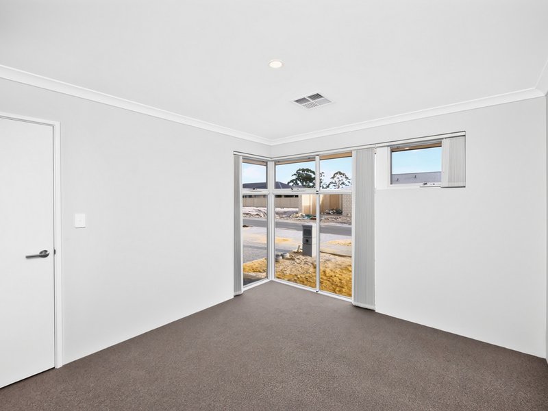 Photo - 69 Sangria Boulevard, Southern River WA 6110 - Image 8