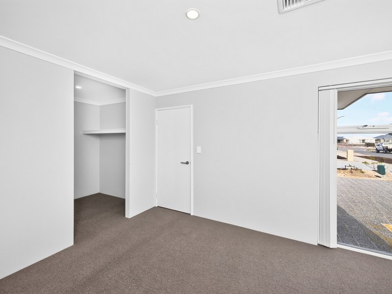 Photo - 69 Sangria Boulevard, Southern River WA 6110 - Image 9