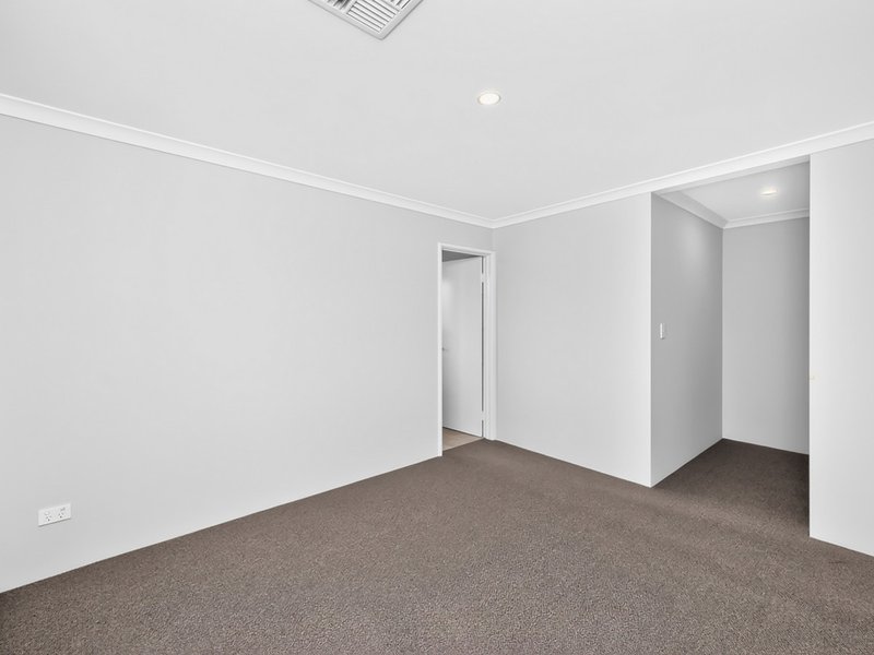 Photo - 69 Sangria Boulevard, Southern River WA 6110 - Image 10