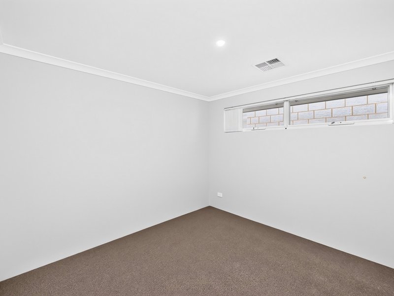 Photo - 69 Sangria Boulevard, Southern River WA 6110 - Image 12