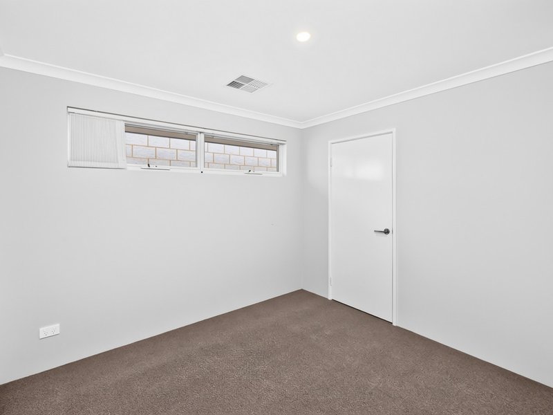 Photo - 69 Sangria Boulevard, Southern River WA 6110 - Image 13