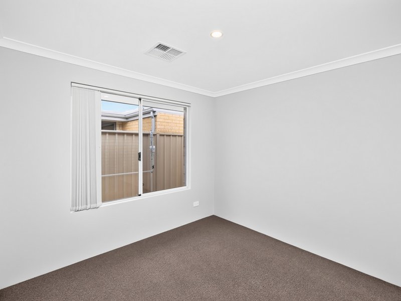 Photo - 69 Sangria Boulevard, Southern River WA 6110 - Image 15